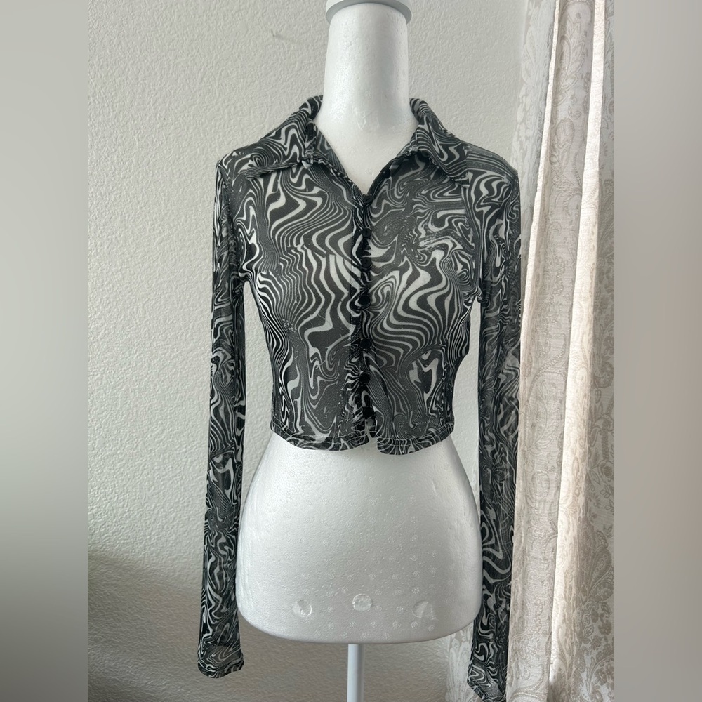 NEW URBAN OUTFITTERS Stylish Black and White Women's Top SIZE XS